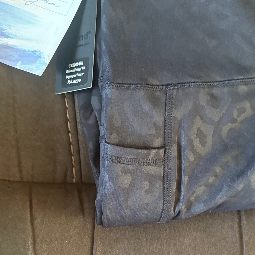 LegEnd XL Black Animal Print l leggings athletic Wear with side pockets NWT
